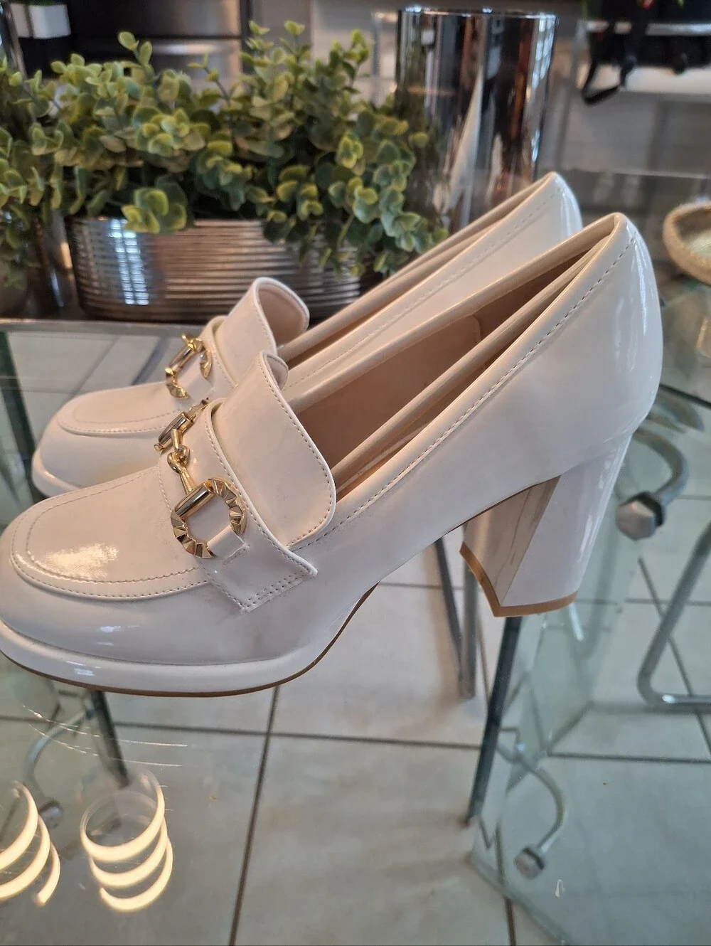 N/A elegant cream